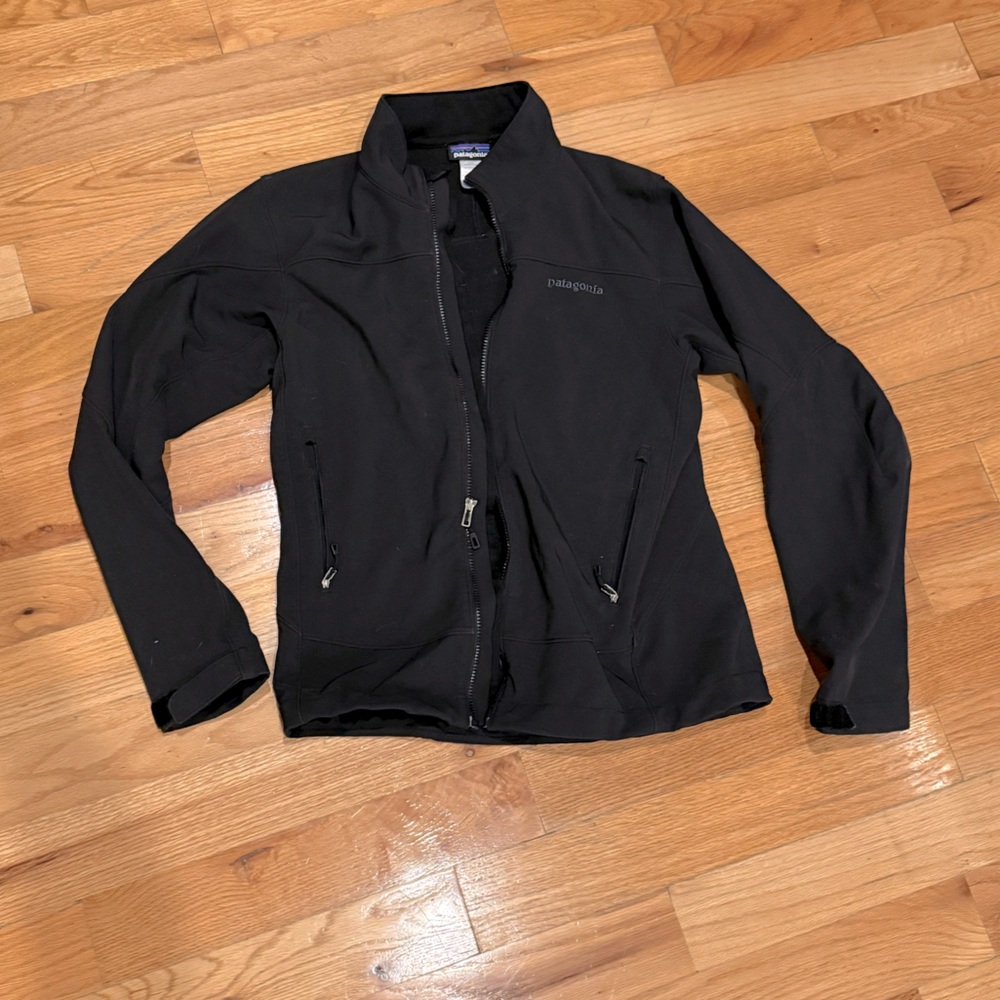 Patagonia Men’s Medium Lightweight Waterproof Jacket